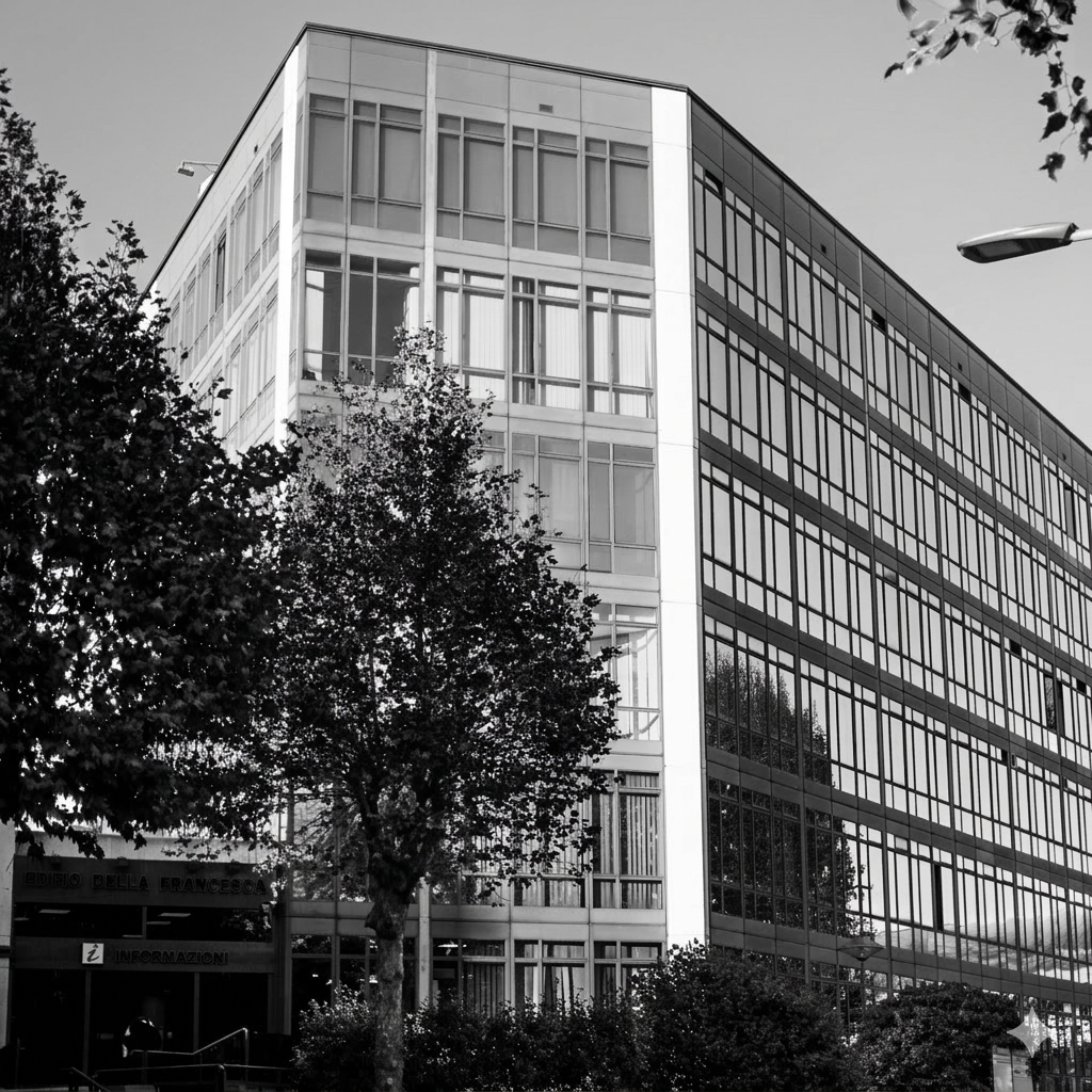Foto bianco e nero del Palazzo Direzionale